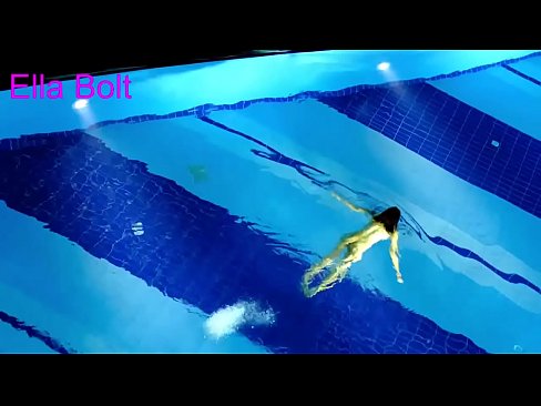 ❤️ Ik kin net ophâlde te sjen, jonge blonde fongen neaken swimmen yn ELLA BOLT resort pool ❤❌ Porno op fy.nicepornphotos.ru ☑